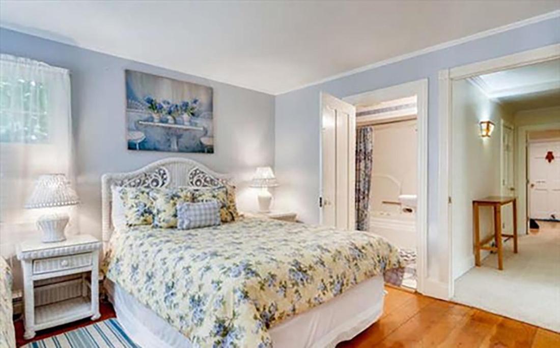 West Tisbury Inn Экстерьер фото